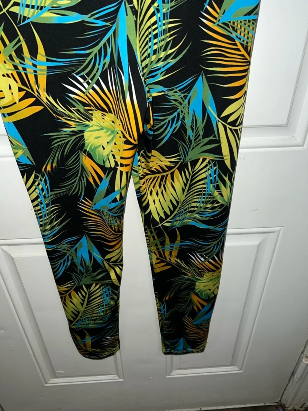 SHEIN Black Tropical Print Sleeveless Jumpsuit with Green & Teal Leaves - Picture 3 of 7